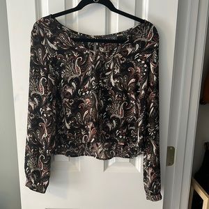 Medium • Top • Flowy and semi- cropped